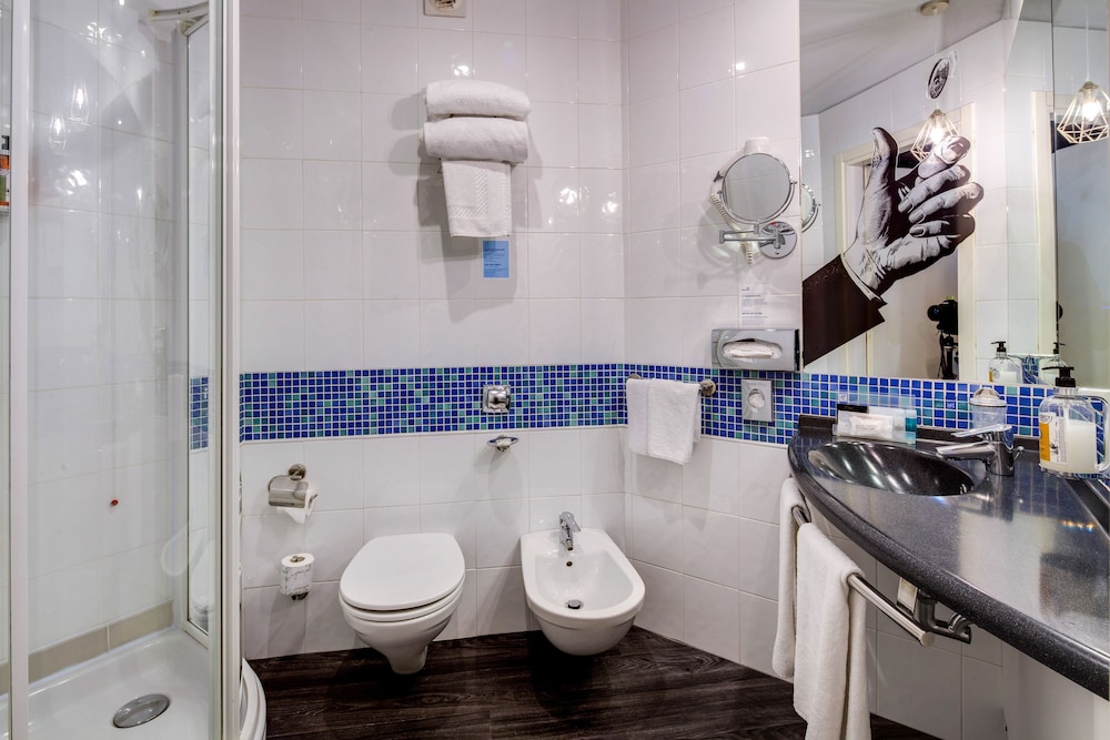 Habitación Estandar del hotel Holiday Inn Bologna-Fiera. Foto 4