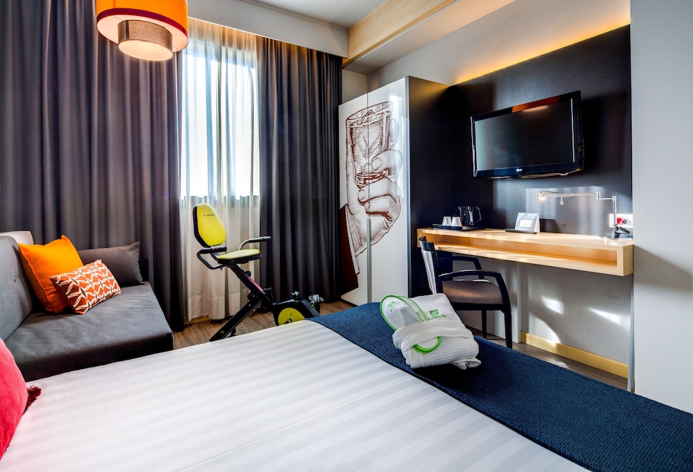 Habitación estándar, 1 cama doble con sofá cama del hotel Holiday Inn Bologna-Fiera. Foto 11