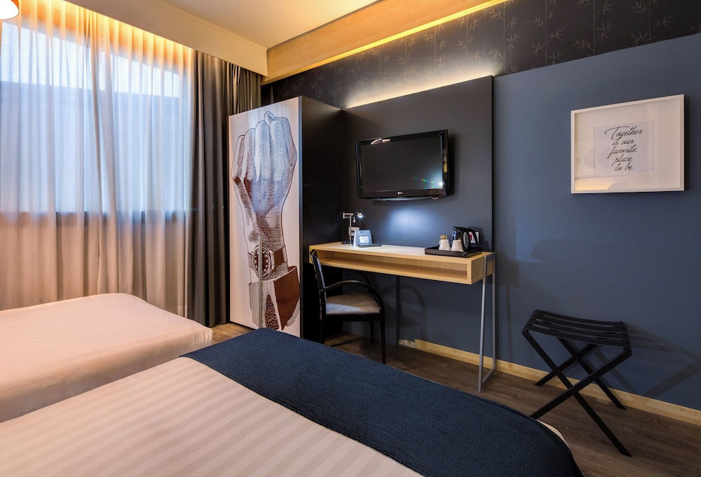 Habitación estándar, 1 cama doble con sofá cama del hotel Holiday Inn Bologna-Fiera. Foto 12