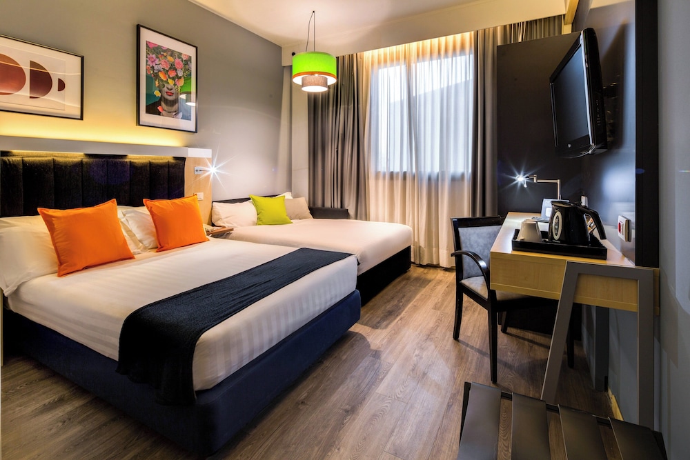 Habitación estándar, 1 cama doble con sofá cama del hotel Holiday Inn Bologna-Fiera. Foto 14