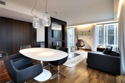 Habitación familiar 1 habitación Vista ciudad Sofá Cama incluido 2 Camas king del hotel Eurostars Grand Central