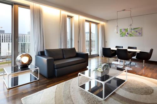 Habitación familiar 1 habitación Vista ciudad Sofá Cama incluido 2 Camas king del hotel Eurostars Grand Central. Foto 1