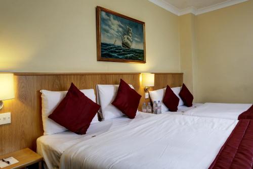 Habitación Doble Estándar con 2 camas dobles del hotel Best Western London Highbury. Foto 3