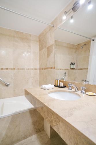 Habitación de matrimonio Estándar del hotel Wyndham Costa Del Sol Cusco. Foto 2