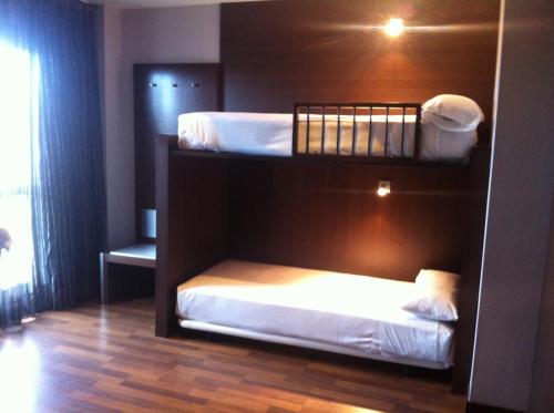 Habitación cuádruple del hotel Tach Madrid Airport. Foto 3