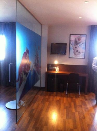 Habitación cuádruple del hotel Tach Madrid Airport. Foto 5