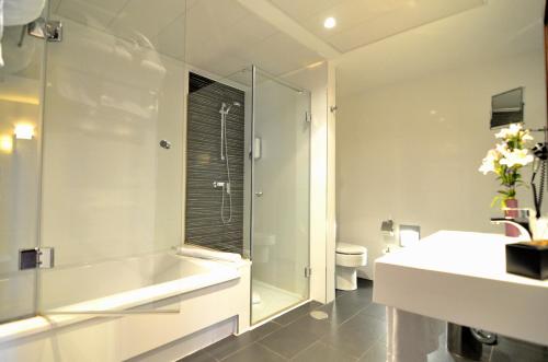 Habitación cuádruple del hotel Tach Madrid Airport. Foto 9