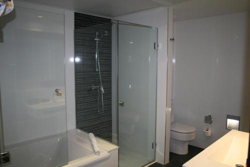 Habitación cuádruple del hotel Tach Madrid Airport. Foto 10