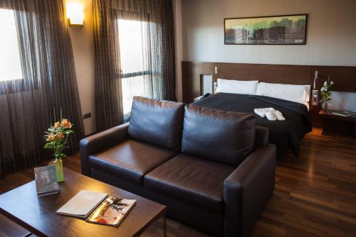 Habitación Familiar del hotel Tach Madrid Airport. Foto 1
