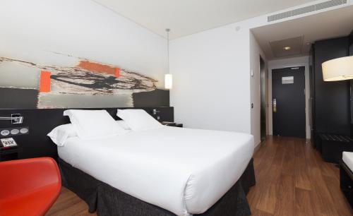 Habitación Doble (aparcamiento incluido) - 1 o 2 camas del hotel Axor Barajas. Foto 5