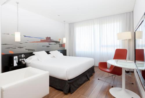 Habitación Doble con servicio gratuito de enlace con el aeropuerto - 1 o 2 camas del hotel Axor Barajas. Foto 3