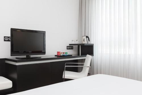 Habitación Doble con servicio gratuito de enlace con el aeropuerto - 1 o 2 camas del hotel Axor Barajas. Foto 14