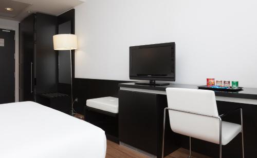 Habitación Doble con servicio gratuito de enlace con el aeropuerto - 1 o 2 camas del hotel Axor Barajas. Foto 15