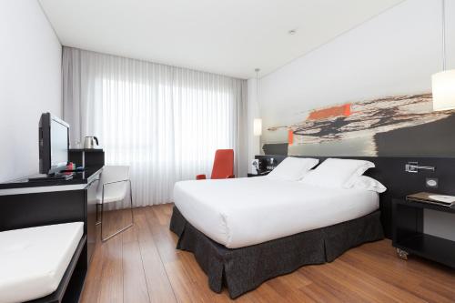 Habitación Doble con servicio gratuito de enlace con el aeropuerto - 1 o 2 camas del hotel Axor Barajas. Foto 17