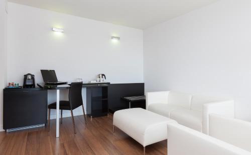 Habitación Doble Executive con servicio gratuito de enlace con el aeropuerto - 1 o 2 camas del hotel Axor Barajas. Foto 3