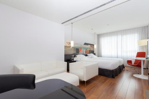Habitación Doble Executive con servicio gratuito de enlace con el aeropuerto - 1 o 2 camas del hotel Axor Barajas. Foto 15