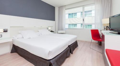 Habitación Doble con servicio gratuito de enlace con el aeropuerto del hotel Axor Feria. Foto 5