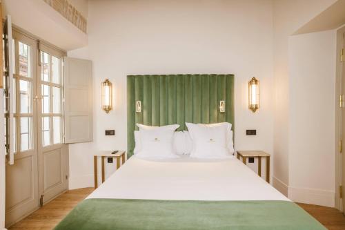 Habitación Doble con balcón del hotel Boutique Casas De Santa Cruz. Foto 3