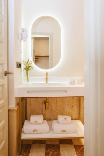 Habitación Doble con balcón del hotel Boutique Casas De Santa Cruz. Foto 5