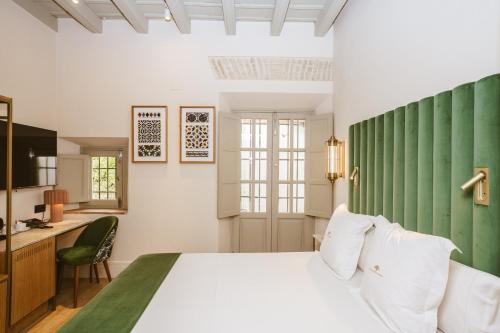 Habitación Doble con balcón del hotel Boutique Casas De Santa Cruz. Foto 9