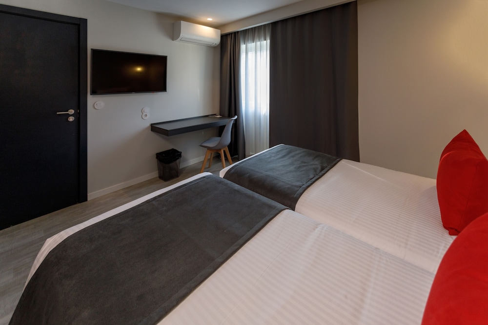 Habitación con 2 camas individuales del hotel Sport Gym + Spa. Foto 5