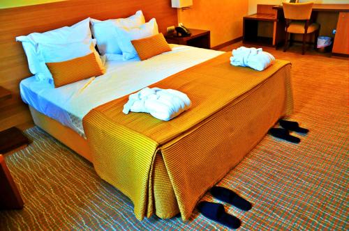 Habitación Doble con Cama supletoria del hotel Lusitania. Foto 3