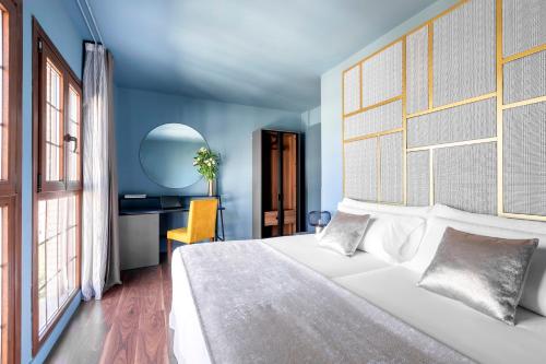 Habitación Doble Estándar con cama supletoria del hotel Pamplona Catedral