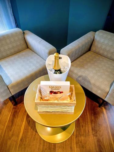 Habitación doble superior con paquete romántico del hotel Pamplona Catedral. Foto 5
