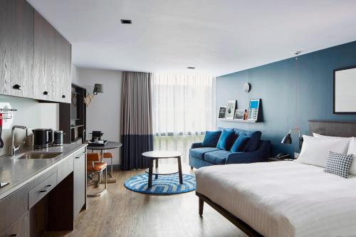 Suite Estudio Doble - Adaptada para personas con movilidad reducida del hotel Residence Inn By Marriott London Kensington. Foto 2