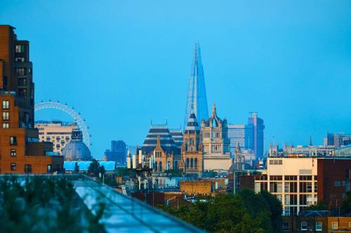 Suite Deluxe de un dormitorio con vistas a la ciudad del hotel Residence Inn By Marriott London Kensington. Foto 2
