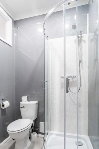 Habitación Individual con baño privado del hotel Lancaster Court. Foto 14