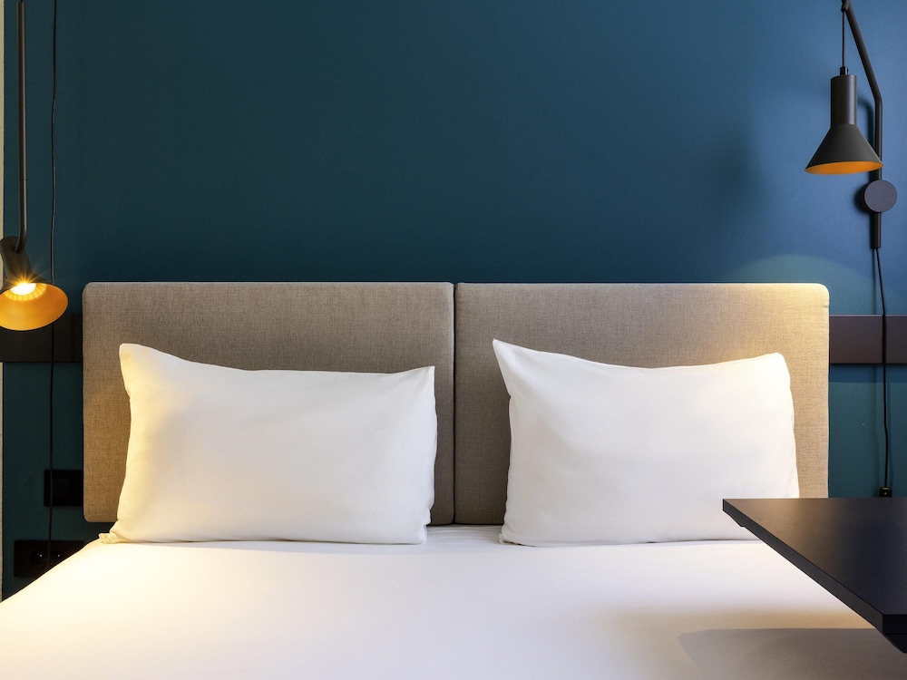 Habitación estándar con una cama doble del hotel Ibis Marseille Centre Prefecture. Foto 4
