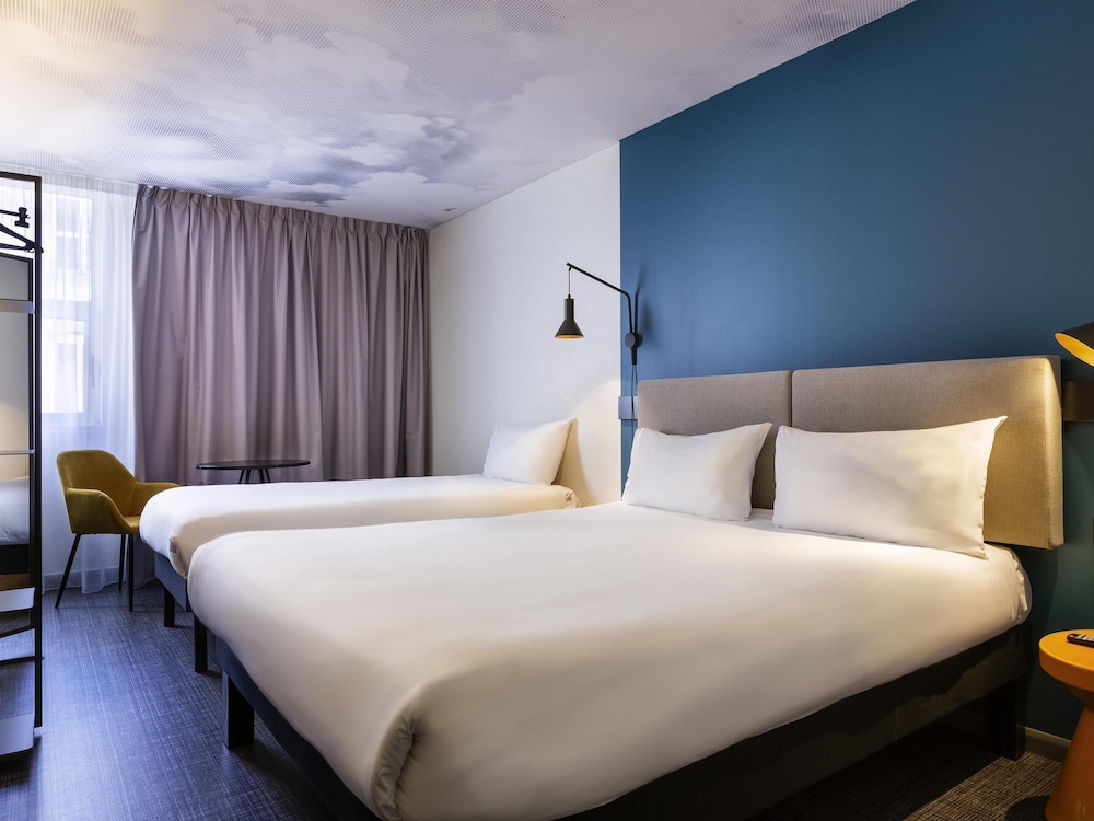 Habitación Estándar con 3 camas individuales del hotel Ibis Marseille Centre Prefecture