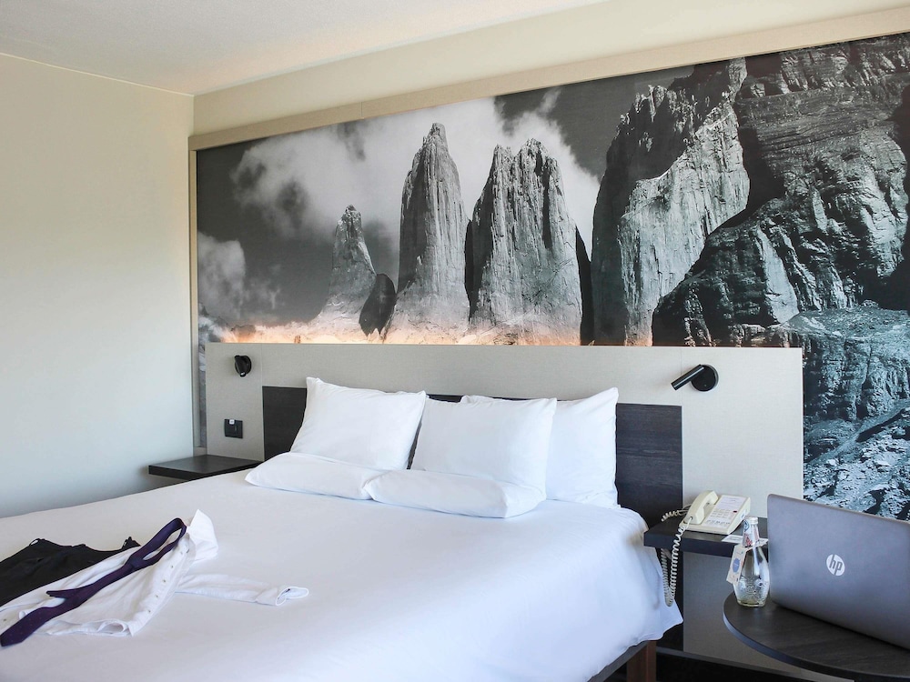 HABITACION SUPERIOR con una Cama Queen Size del hotel Novotel Santiago Vitacura. Foto 10