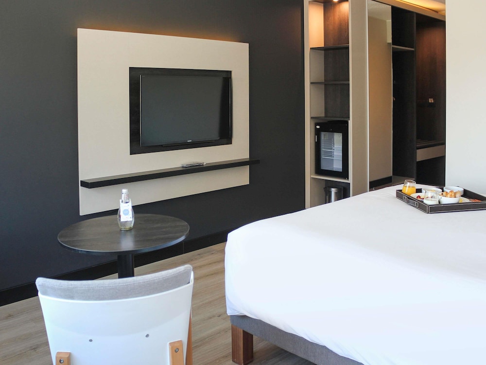 HABITACION SUPERIOR con una Cama Queen Size del hotel Novotel Santiago Vitacura. Foto 11