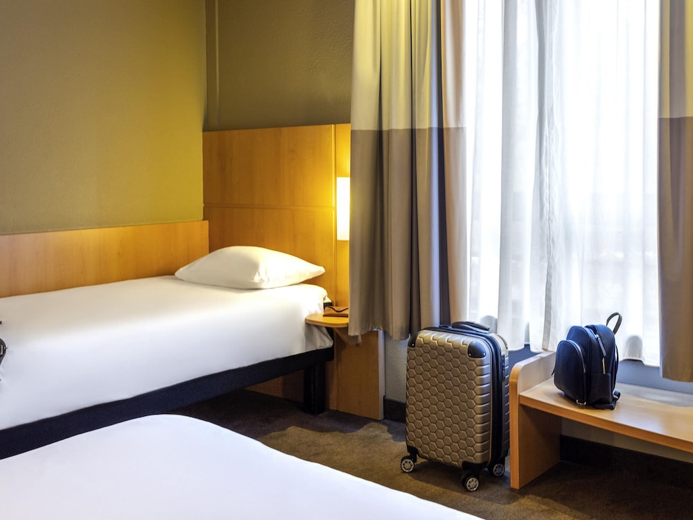 Habitación doble del hotel Ibis brussels centre gare du midi. Foto 5