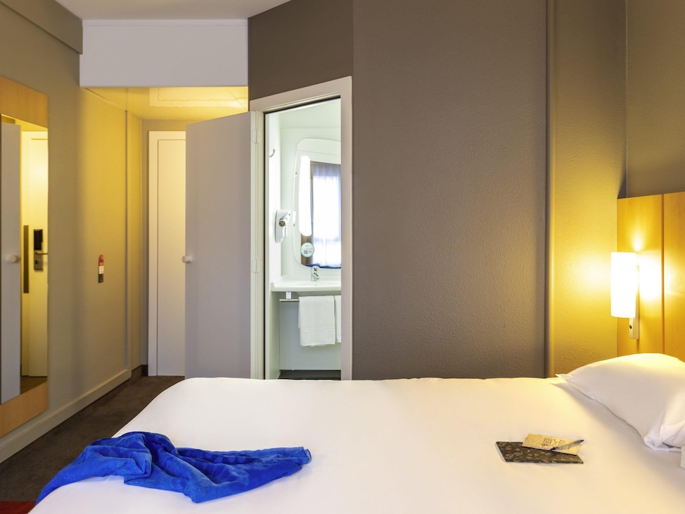 Habitación doble, 1 cama doble del hotel Ibis brussels centre gare du midi. Foto 5