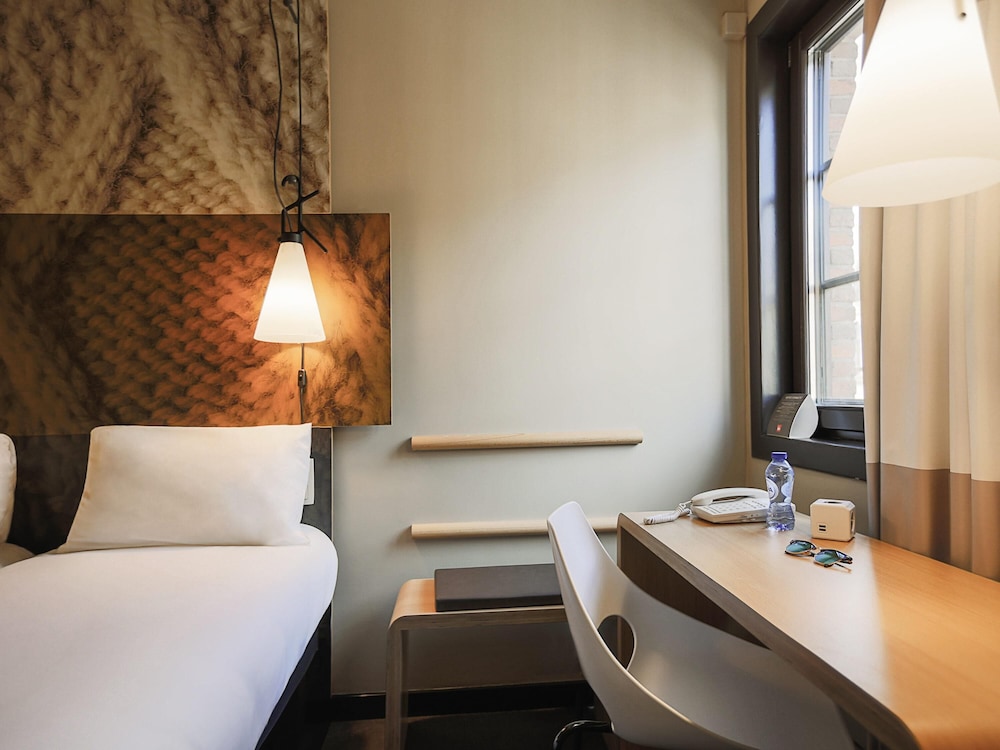 Habitación Premium doble, 1 cama doble del hotel Ibis brussels centre gare du midi. Foto 3
