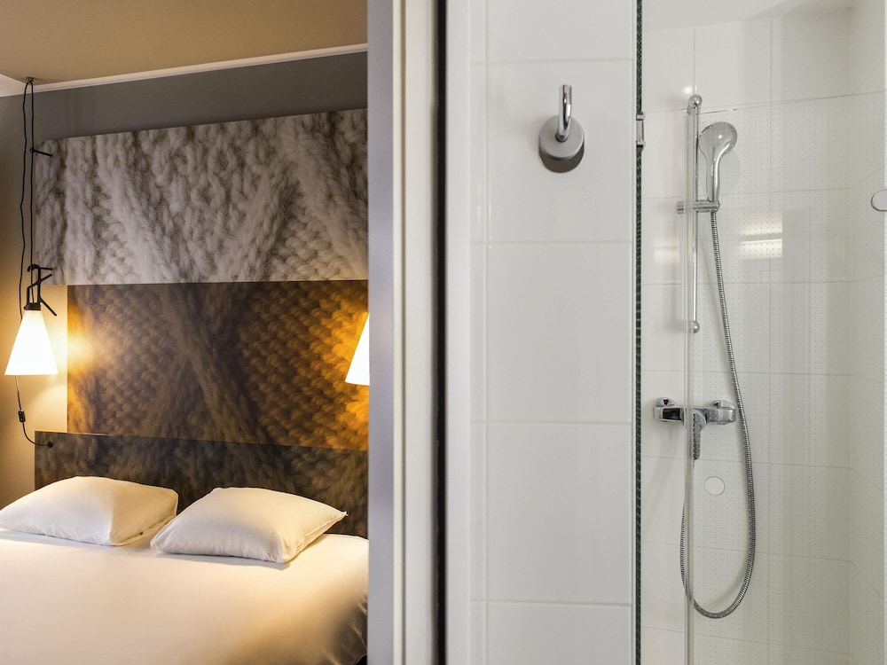 Habitación Premium doble, 1 cama doble del hotel Ibis brussels centre gare du midi. Foto 4