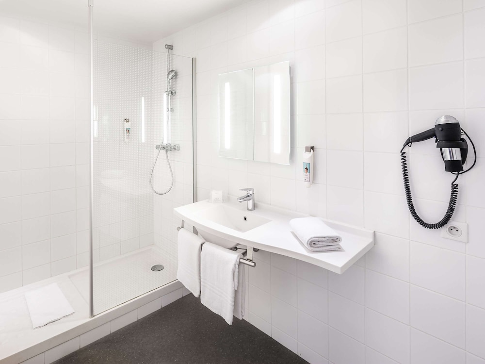 Habitación Premium doble, 1 cama doble del hotel Ibis brussels centre gare du midi. Foto 6