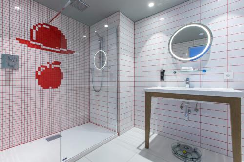 Habitación Estandar del hotel Radisson Red Brussels. Foto 4