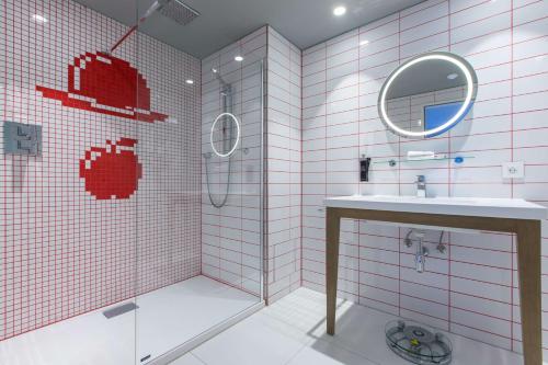Habitación Estandar del hotel Radisson Red Brussels. Foto 5