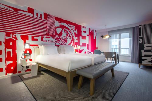 Habitación Estandar del hotel Radisson Red Brussels. Foto 7