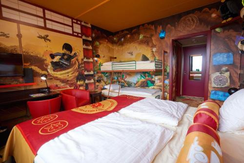 Habitación LEGO Ninjago del hotel Legoland, Denmark. Foto 3