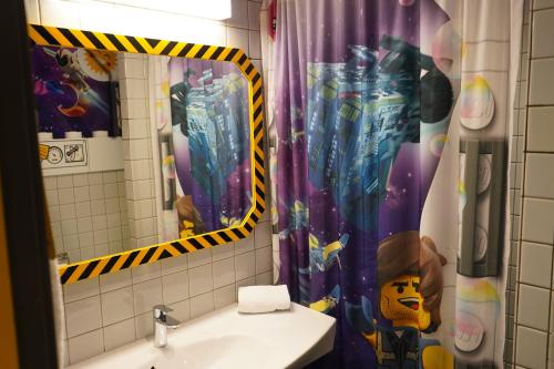 Habitación LEGO Movie del hotel Legoland, Denmark. Foto 1