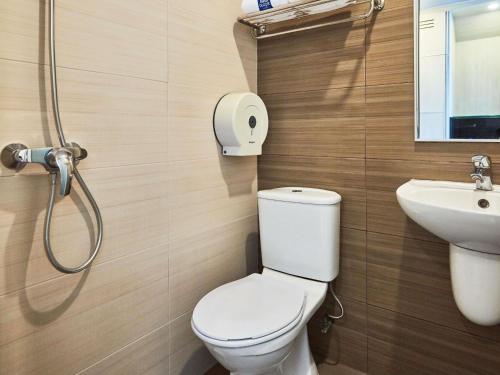 Habitación estándar con camas individuales del hotel Ibis Budget Singapore Mount Faber (sg Clean). Foto 1