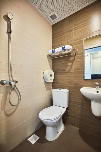 Habitación estándar con camas individuales del hotel Ibis Budget Singapore Mount Faber (sg Clean). Foto 4