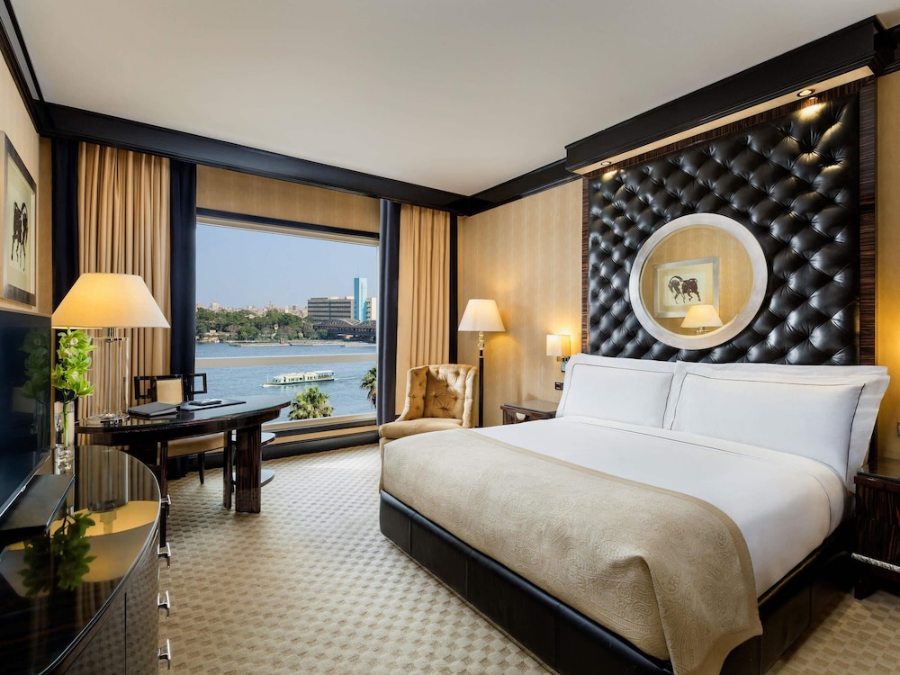 Habitación Deluxe con vista completa al Nilo del hotel Fairmont Nile City, Cairo