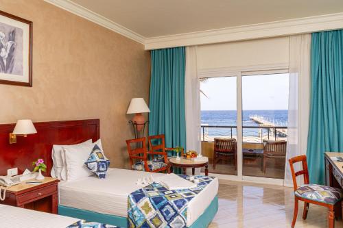Habitación Doble con vistas parciales al mar del hotel Malikia Resort Abu Dabbab