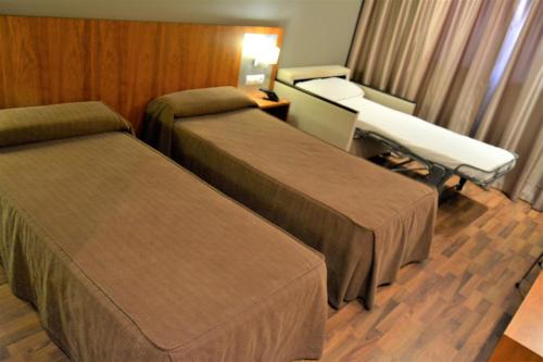 Habitación Triple del hotel Hotel AS Hoteles Torrent. Foto 10